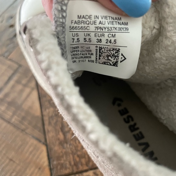 Converse - Picture 3 of 3